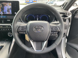 握りやすいステアリングは、操作性を高め、運転の楽しさを向上させます。手に馴染む素材感も魅力です。