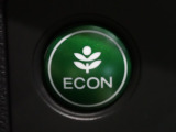 エンジン、エアコンなどを制御し低燃費な『ECONモード』に、また走りを楽しみたいとき、空調など快適性を重視したいときにはスイッチOFFで通常モードに切り替えができます!