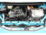 エンジンルームの樹脂部分は丁寧に磨いてツヤをだしています。当社の中古車のエンジンルームクリーニングはとても自信があります★