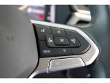 ハンドルは前後、上下で調節することができ、運転される方の好みに合わせて動かすことができます。ハンドルリモコンもついておりますので、運転したままでもオーディオ類を操作できます。