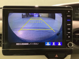 バックをするとき自動でリアの様子が映る『リアカメラ』付き! 画面で確認しながらバックが出来るので駐車の時も安心です。