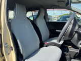 運転席周辺画像です。シート切れ・破れもなくシートの状態は良好です♪