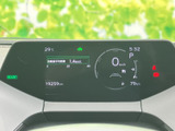 デジタルメーターは、視認性に優れ、運転に必要な情報を分かりやすく表示します。洗練されたデザインも魅力です。