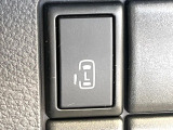 【パワースライドドア】スマートキーや運転席のスイッチでスライドドアの開閉が可能♪電動だから力を入れてドアを開ける必要が無く、小さいお子様でも、重い荷物を持っている時もラクに開け閉めできます♪