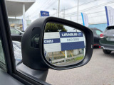 車体後部に内蔵されたセンサーによって、自車の後側方から接近する車両を検知。衝突の危険があるとシステムが判断した場合、ドアミラーのLEDインジケーターや警報音でドライバーに注意を促します。