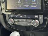 エアコンはオートエアコンです(^-^)温度調節も細かくできるので車内を快適な温度にできますよ(*^^*)人気の装備です☆