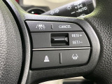 【アダプティブクルーズコントロール】高速道路での長距離走行が楽に!!自動で速度を保つクルーズコントロールが、衝突軽減システムと連携し、前方の車両を感知して車間を保つように速度調節してくれます!!