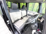 運転席シート廻りは使用感も少なく、良好な状態となっています。前オーナー様が丁寧に使っていたことがよくわかりますね。