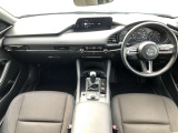 快適な室内空間が広がります。デザイン性と操作性を両立したインテリアでドライバーを飽きさせません☆