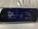 車線逸脱警報システムは、走行中にカメラで車線を検知して、自車が車線から逸脱する可能性があると判断した場合に、警報によりドライバーに通知します。