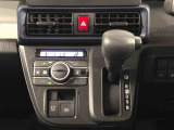 温度を設定すれば、自動で車内の温度管理をしてくれる優れものです♪ATミッションで運転楽々