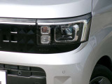 ヘッドライトはLEDなのでとても明るく、広い範囲に照らしてくれます。夜間の運転の安全も高めてくれます。