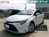 プラチナホワイトパールマイカのカローラ入荷しました。燃費の良さはもちろんのこと、ドライブ中の静粛性が高く、心地よい運転を実現してくれます♪コンパクトで小回りが利くので駐車もご安心いただけます!
