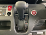 手に馴染むシフトノブで、操作がスムーズに。毎日のドライブがもっと楽しく快適になります。