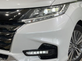 【LEDヘッドライト】悪天候や夜間走行時も良好な視界を確保し安心して運転できる高輝度LEDヘッドライトを装備!点灯速度が早く、消費電力も抑えられています。