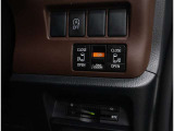 電動のスライドドアで楽々スムース!運転席からも開閉の操作もできます♪キーのスイッチひとつで自動開閉できる便利な機能もついてます♪