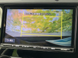 後方確認モニターで安全運転をサポート。狭い道や駐車時にも、よりスムーズな運転を支援します。