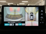 【マルチビューカメラ】周囲の状況を多彩なビューでナビ画面に表示します。駐車場や見通しの悪い交差点での安心感を高めます♪