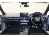 操作性に優れた運転席となります!小物入れや各ボタンの配置にこだわり、使いやすいです!座り心地もよく視認性も良好なのでロングドライブもお任せ下さい!