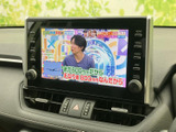 停車中にテレビや動画を楽しめる機能が搭載。長距離移動の合間や休憩時間に、リラックスした時間を過ごせるのが魅力です。