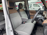ひじ掛けが付いて運転が楽です