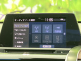 停車中にはTVの視聴も可能。休憩時間など、リラックスした時間をお過ごしいただけます。エンターテインメント機能も充実しています。