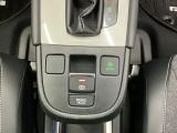 パーキングブレーキはスマートな電子制御式と合わせて渋滞時等にブレーキペダルから足を離しても停車状態を保持してくれるオートブレーキホールド機能で運転が楽になります。スタートはアクセルペダルを踏むだけ
