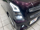 【LEDヘッドライト】悪天候や夜間走行時も良好な視界を確保し安心して運転できる高輝度LEDヘッドライトを装備!点灯速度が早く、消費電力も抑えられています。