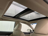 室内に優しい光が入り、ゆったりとした空間を体感できます!開閉はスイッチで!