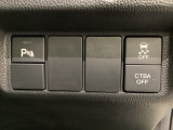 ハンドルの右側には安全装備の、CTBA(シティブレーキアシストシステム)とVSA(ABS+TCS+横滑り抑制)の解除スイッチがついています。