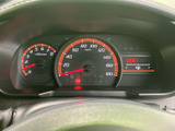 視認性の高いメーターで、速度やエンジン回転数などを確認しやすいです。運転に必要な情報を的確に捉え、安全運転をサポートします。