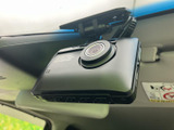 駐車時の安全をサポートするバックモニターを搭載。狭い場所でも安心して後退できます。後方の状況確認がスムーズに行えます。