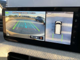 【アラウンドビューモニター】はまるで上から見ているような視点で周囲を確認できます!駐車が苦手な方でも安心して駐車できますね♪