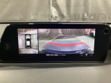 360度モニターは、4つのカメラによる前後左右・俯瞰映像でドライバーからは見えない領域の危険認知をサポート!全周囲の死角を減らし、狭い駐車場や幅寄せ、T字路の進入などの運転の安心感を高めます!