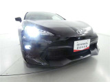 LEDヘッドライトです。デザイン性がよくとても明るいので、夜間の走行や悪天候でも安心です。しかも長寿命!
