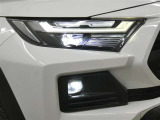 LEDヘッドライトです。デザイン性がよくとても明るいので、夜間の走行や悪天候でも安心です。しかも長寿命!