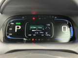 視認性の高いメーター類は、運転に必要な情報を的確にドライバーに伝えます。運転状況をしっかり把握できます。