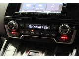 運転席と助手席の温度設定の変更が可能な左右独立タイプのデュアルエアコンです♪♪♪暑がりな人・寒がりな人も誰もが車内を快適にお過ごしいただけます♪♪♪