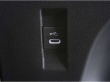 USB接続により外部オーディオと連携する事が出来、車内で音楽を楽しむ事が出来ます。