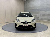 お車購入のポイントとなるフロントマスクです!シャープな目つきが印象的なデザインのヘッドランプです。