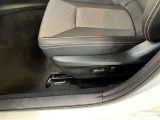 パワーシート搭載。微妙な調整が手軽にでき、ピッタリなポジションで運転することが可能です。