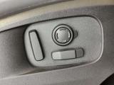 【電動シート】シートポジションは電動にて微調節が可能になります。