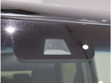 ホンダセンシング機能を支えているフロントカメラ(ドライブレコーダーではございません)!道路状況等を検知してドライバーの安全運転をサポート!※能力には限界があります