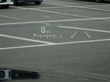 カラーヘッドアップディスプレイ付き。少ない視線移動で情報を確認できるので、運転の疲労軽減に繋がりますよ♪