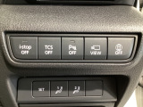 運転席脇のクラスタースイッチ部分にはカメラ切り替えスイッチ、パーキングセンサー、その他走行系スイッチを集中配置しております。