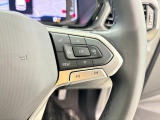 マルチファンクションスイッチつきの本革巻きステアリングは、より安全な長時間ドライブをサポートします。