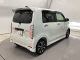 リアはプライバシーガラス付です。見た目もかっこいいですよね。また、太陽光を防ぐので冷房の効きを良くする効果もあるんです。エアコンを控えめにすれば燃費向上も見込めますよ。