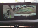 空から見下ろすような視点で、スムーズな駐車と安全確認をサポートする「アラウンドビューモニター」付です。