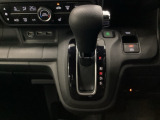 停車中にブレーキペダルを踏み続けなくてもブレーキ保持ができるオートマチックブレーキホールド機能もついております。