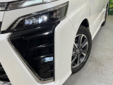 【LEDヘッドライト】悪天候や夜間走行時も良好な視界を確保し安心して運転できる高輝度LEDヘッドライトを装備!点灯速度が早く、消費電力も抑えられています。